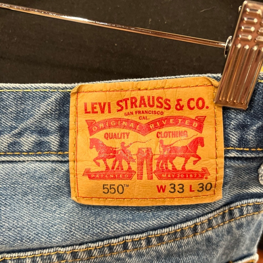 Levi's 550 Relaxed Fit Light Blue Jeans size 33/30